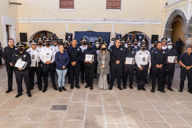 PAOLA ANGON RECONOCE A 36 POLICÍAS DE LA SSC CHOLULA POR ACCIONES RELEVANTES